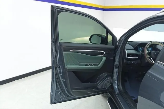 GEELY OKAVANGO PREMIUM 2023