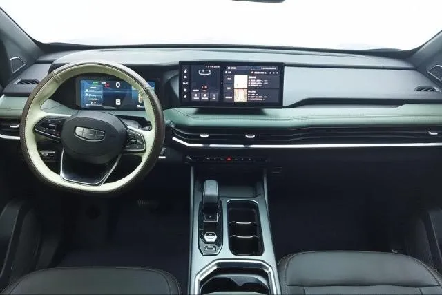 GEELY OKAVANGO PREMIUM 2023