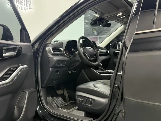 TOYOTA HIGHLANDER LUXURY 2023