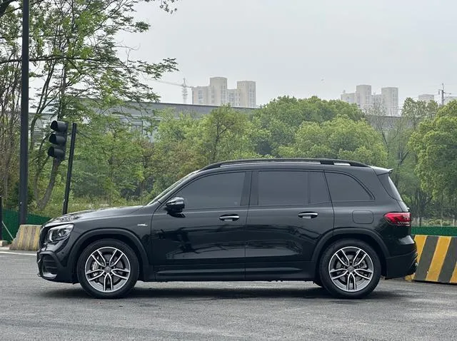 MERCEDES-BENZ GLB AMG 35 4MATIC 2023