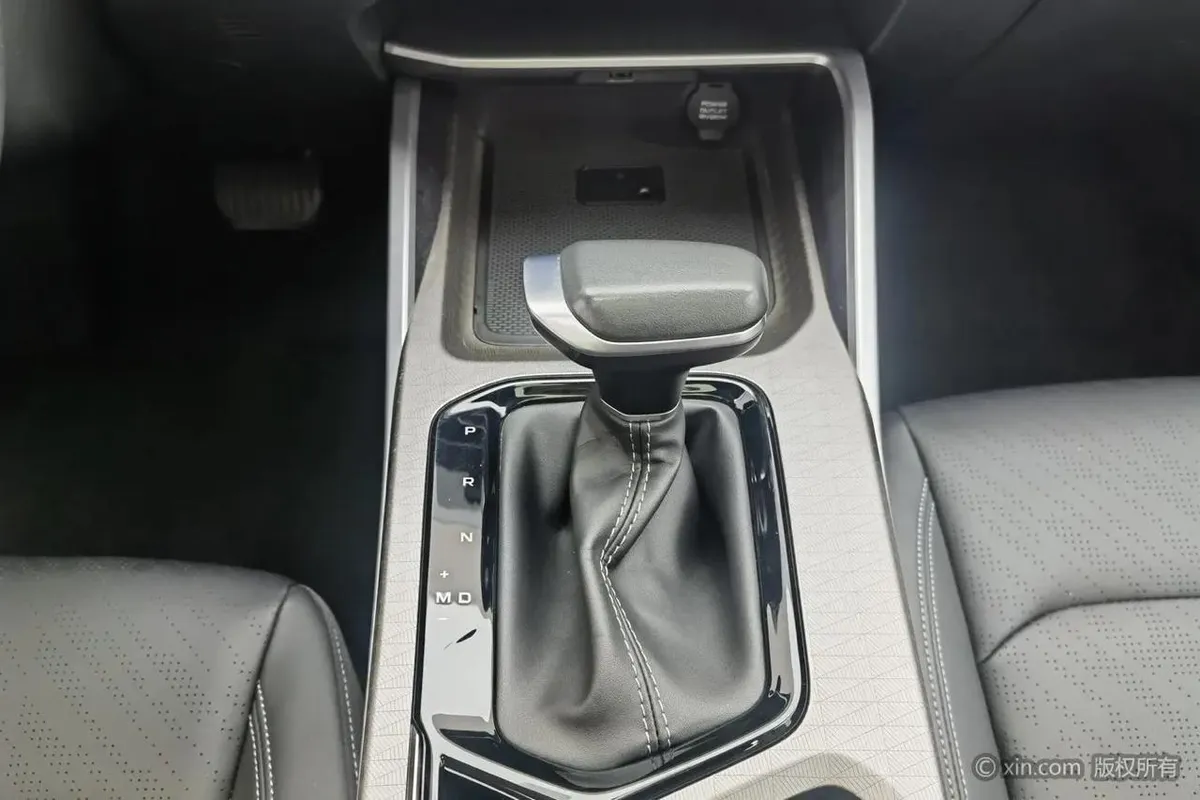 GEELY EMGRAND PREMIUM 2021