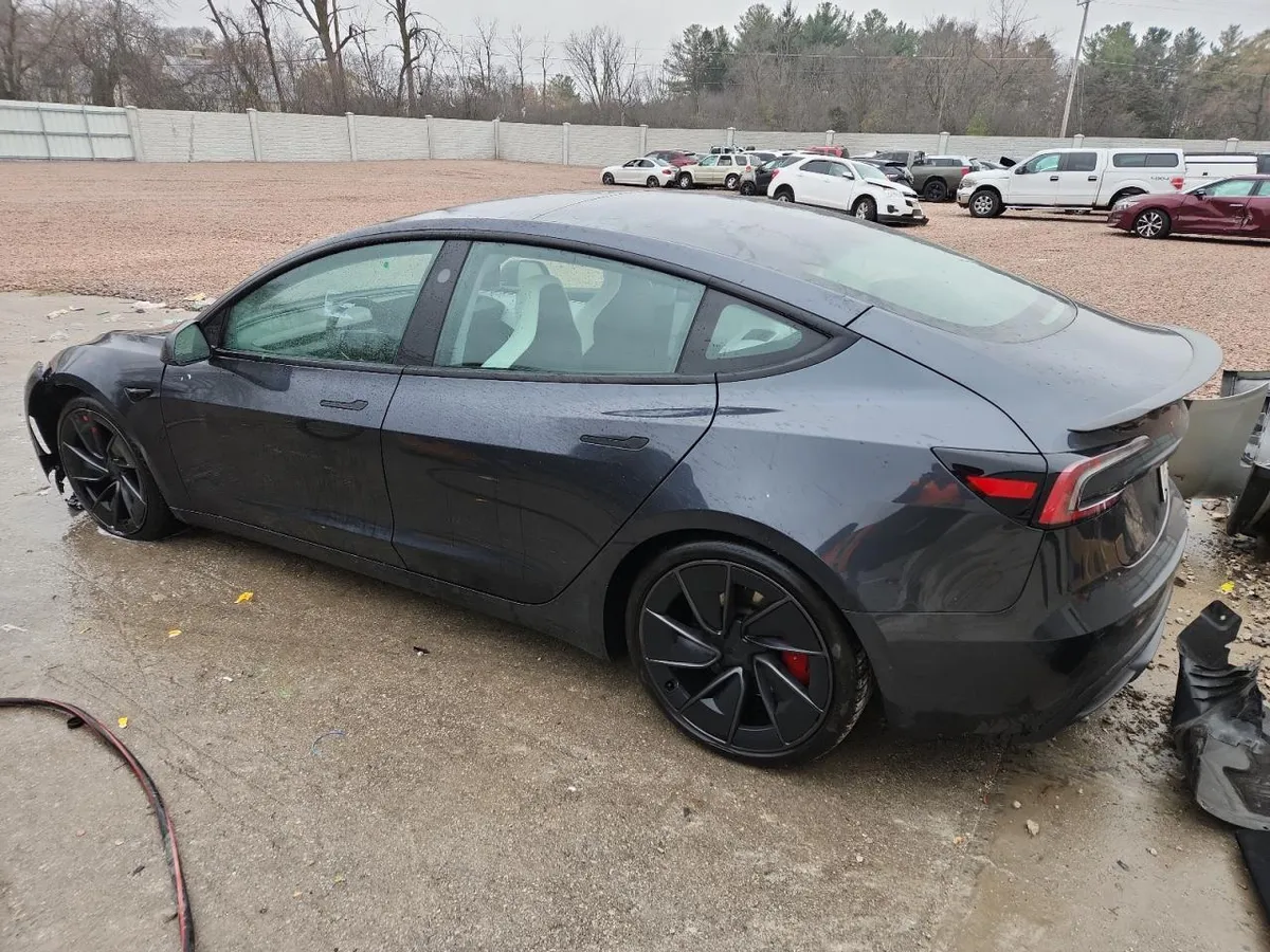 TESLA MODEL 3 PERFOMACE 2024