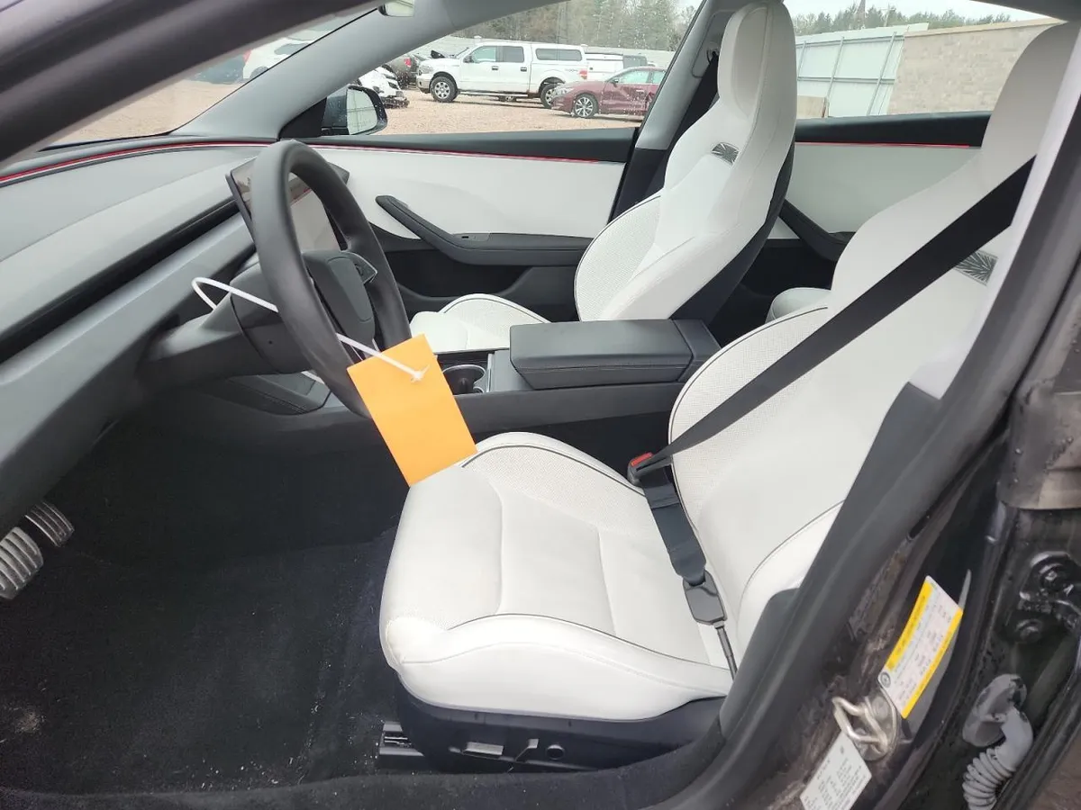 TESLA MODEL 3 PERFOMACE 2024