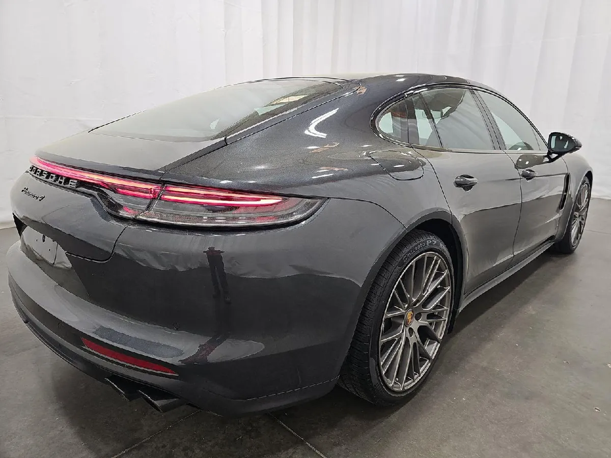 PORSCHE PANAMERA 4 PLATINUM EDITION 2023