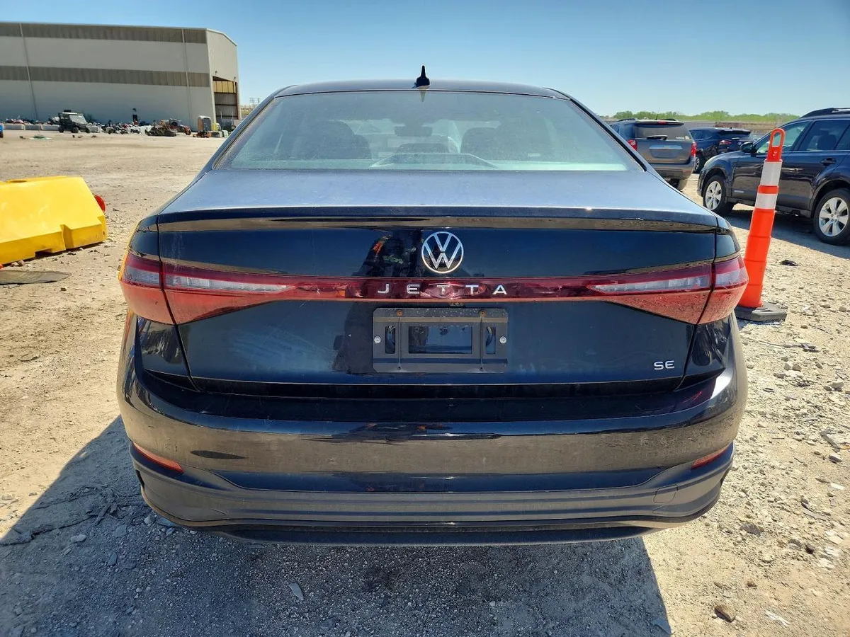 VOLKSWAGEN JETTA SE 2025