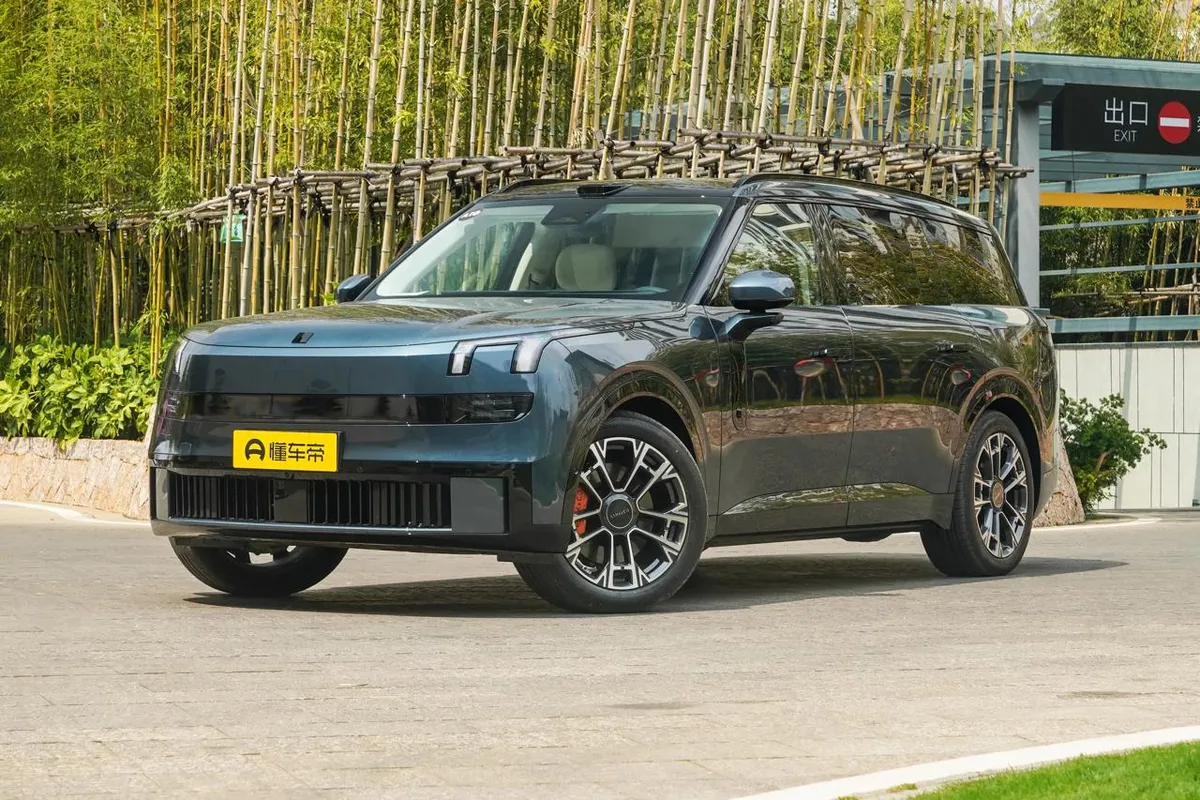 LYNK & CO 900 ULTRA SIX-SEAT 2026