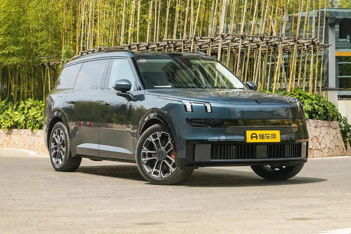 LYNK & CO 900 ULTRA SIX-SEAT 2026