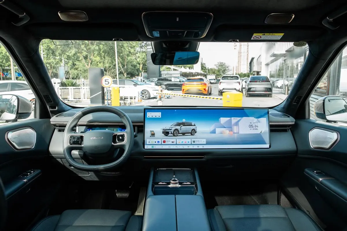 LYNK & CO 900 ULTRA SIX-SEAT 2026