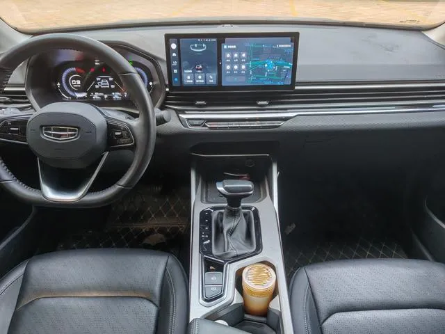 GEELY EMGRAND LUXURY 2023