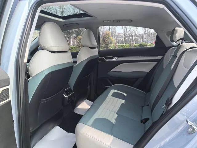 GEELY EMGRAND L HIP 2023