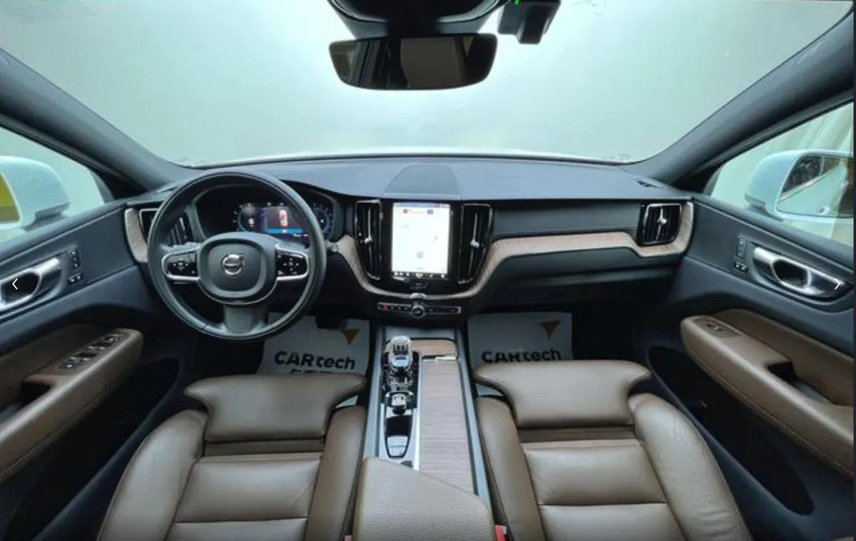 VOLVO XC60 LUXURY 2022