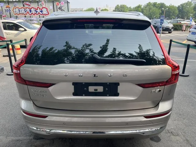 VOLVO XC60 LUXURY 2023
