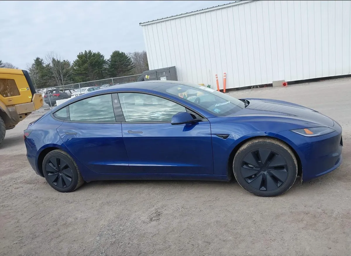 TESLA MODEL 3 LONG RANGE 2024