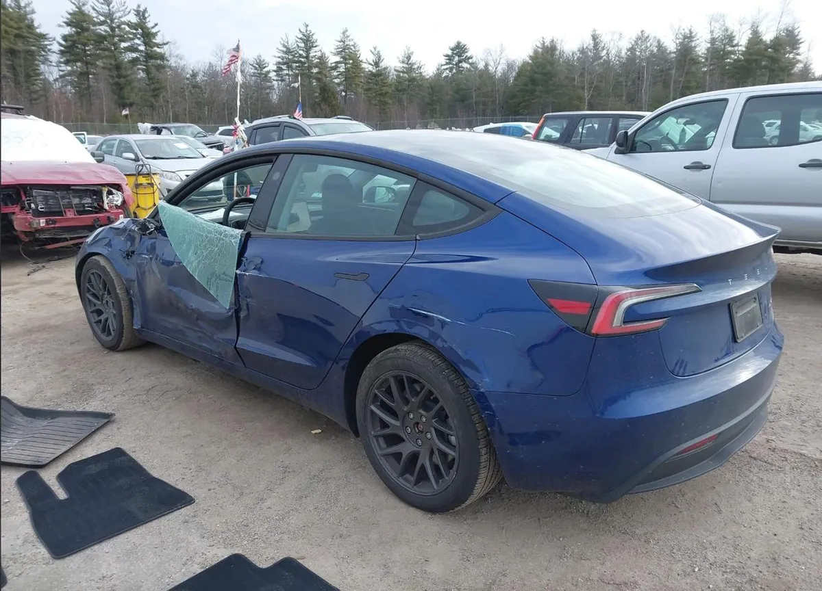 TESLA MODEL 3 LONG RANGE 2024
