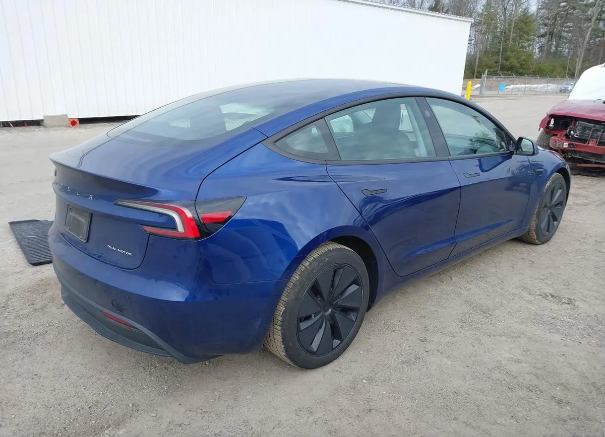 TESLA MODEL 3 LONG RANGE 2024
