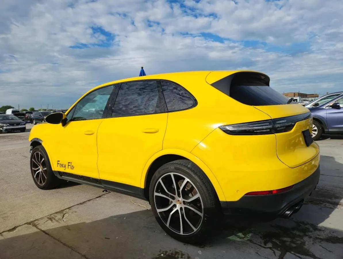 PORSCHE CAYENNE BASE 2023