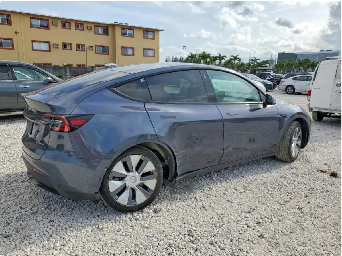 TESLA MODEL Y 2023