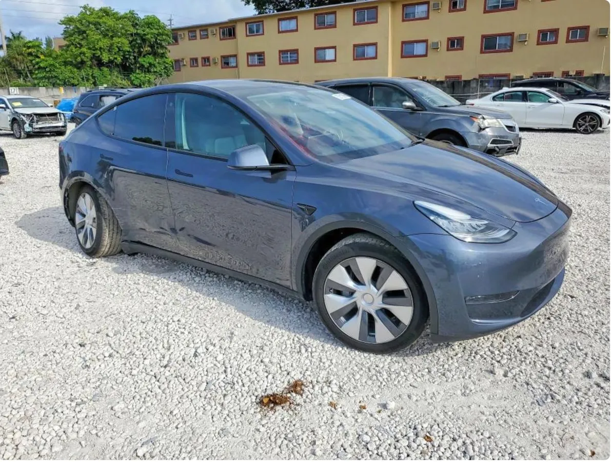 TESLA MODEL Y 2023