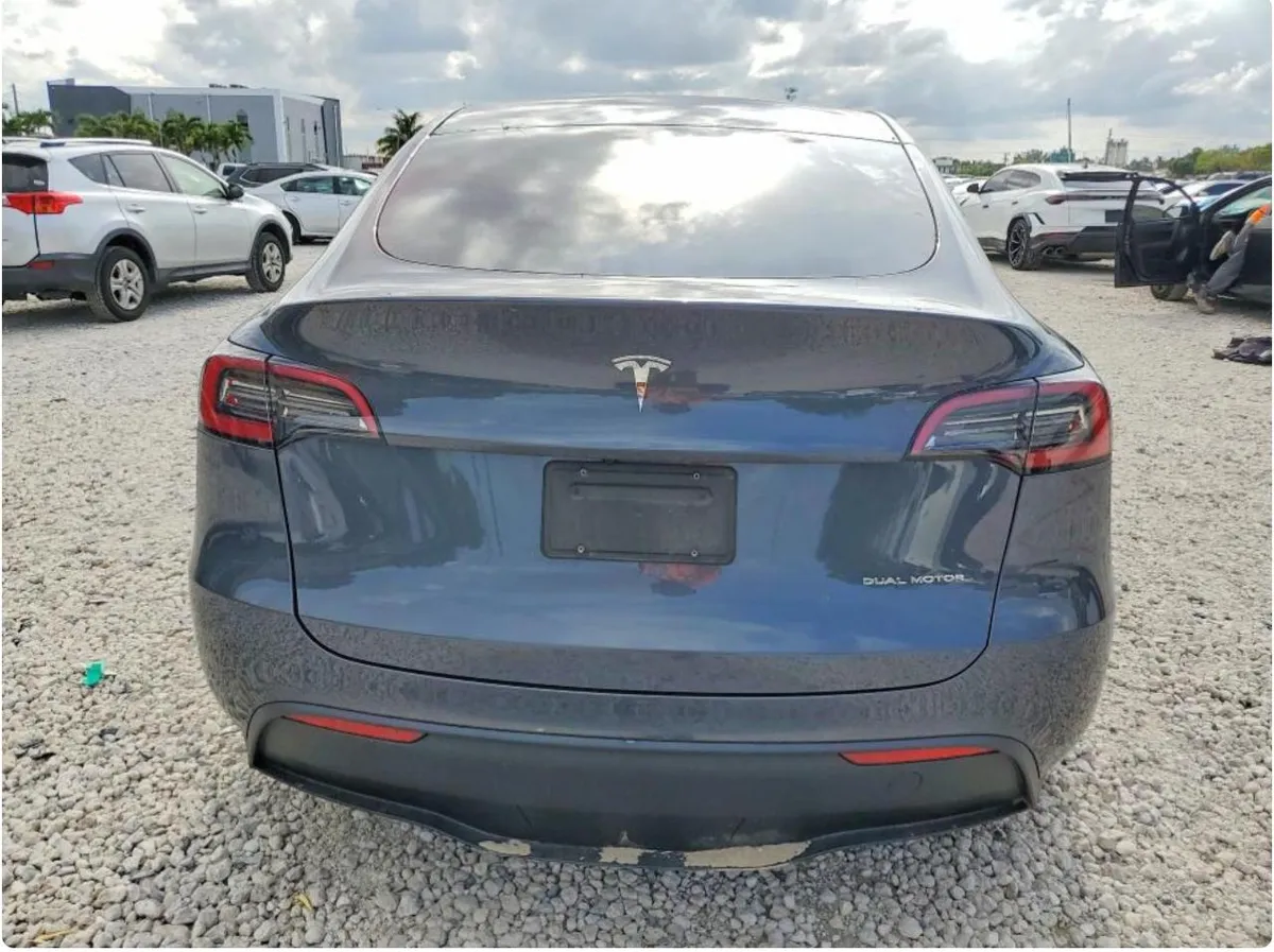 TESLA MODEL Y 2023