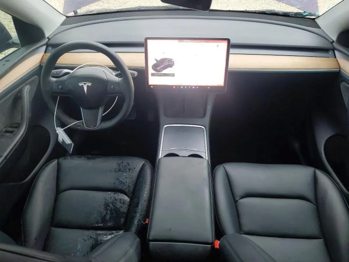 TESLA MODEL Y 2024