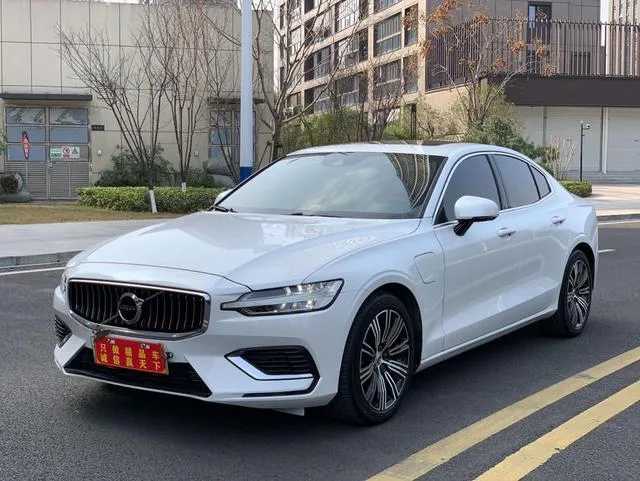VOLVO S60 LUXURY 2021