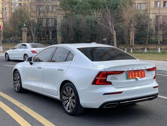 VOLVO S60 LUXURY 2021