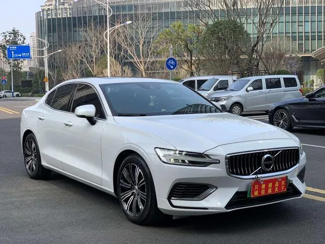 VOLVO S60 LUXURY 2021