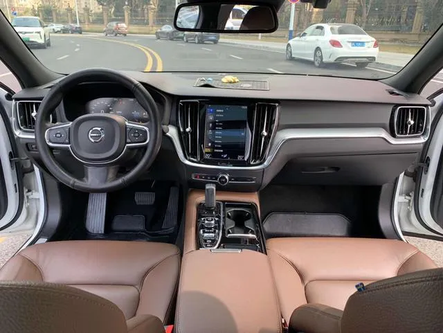 VOLVO S60 LUXURY 2021