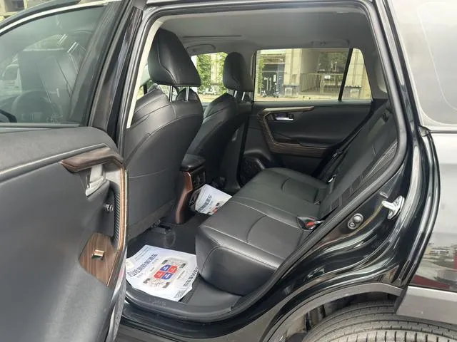 TOYOTA RAV4 LUXURY 2023