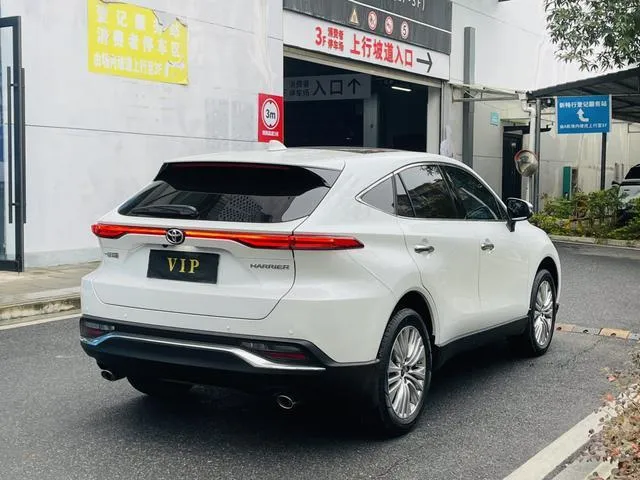 TOYOTA HARRIER PREMIUM 2023