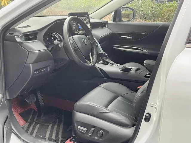 TOYOTA HARRIER PREMIUM 2023