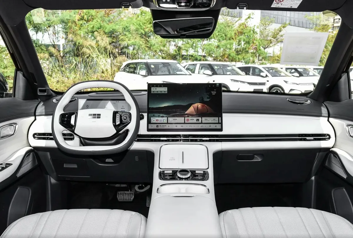 GEELY GALAXY STARSHIP МАКИСМАЛЬНАЯ 2025