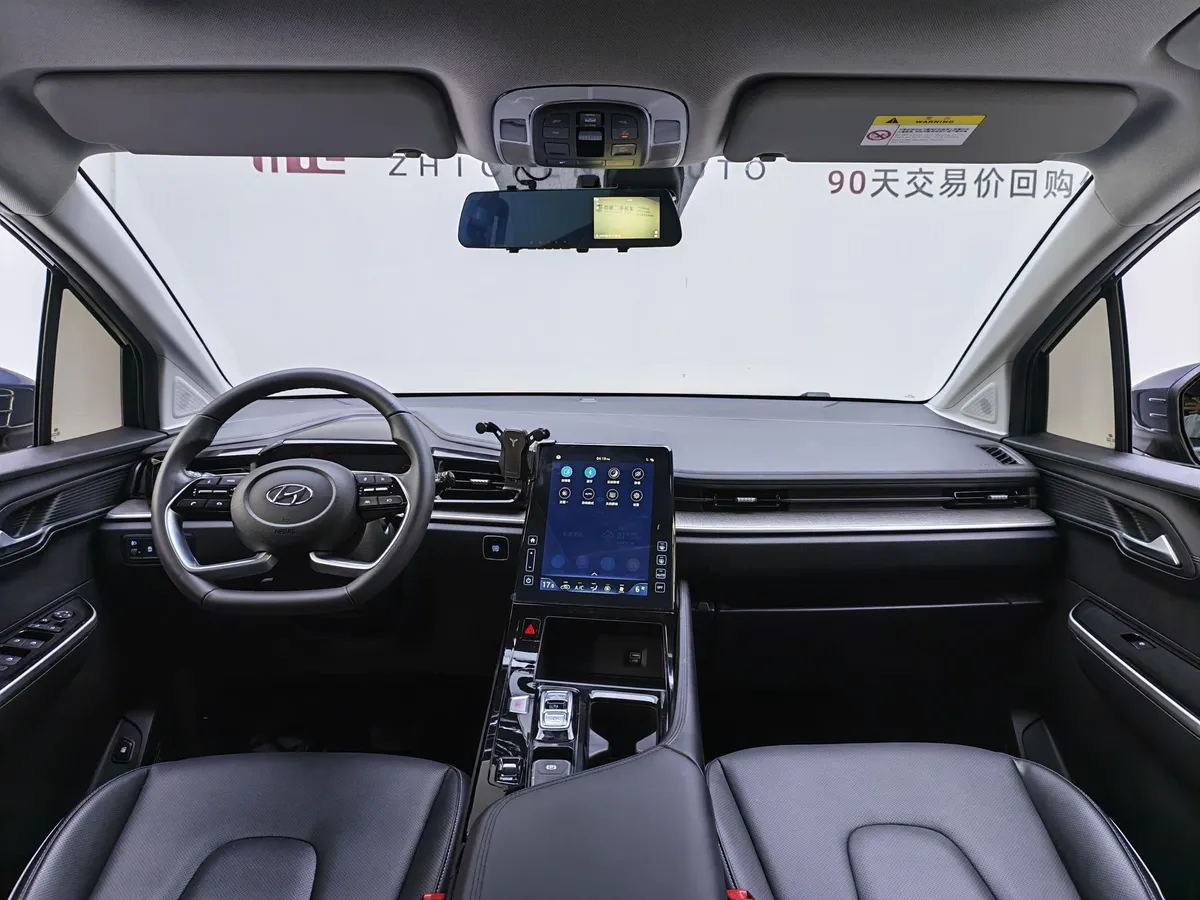 HYUNDAI CUSTO PREMIUM 2023
