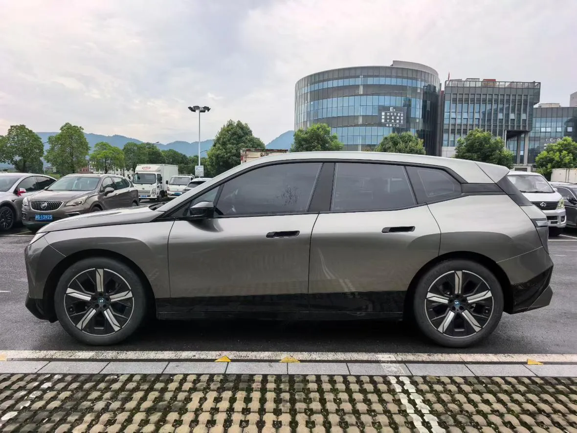 BMW IX 2023