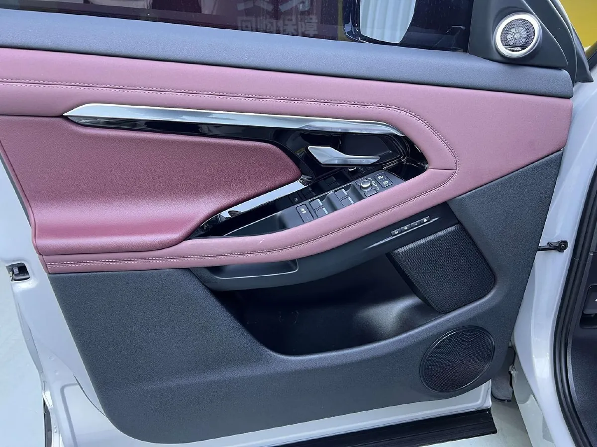 LAND ROVER EVOQUE R-DYNAMIC LUXURY EDITION 2023