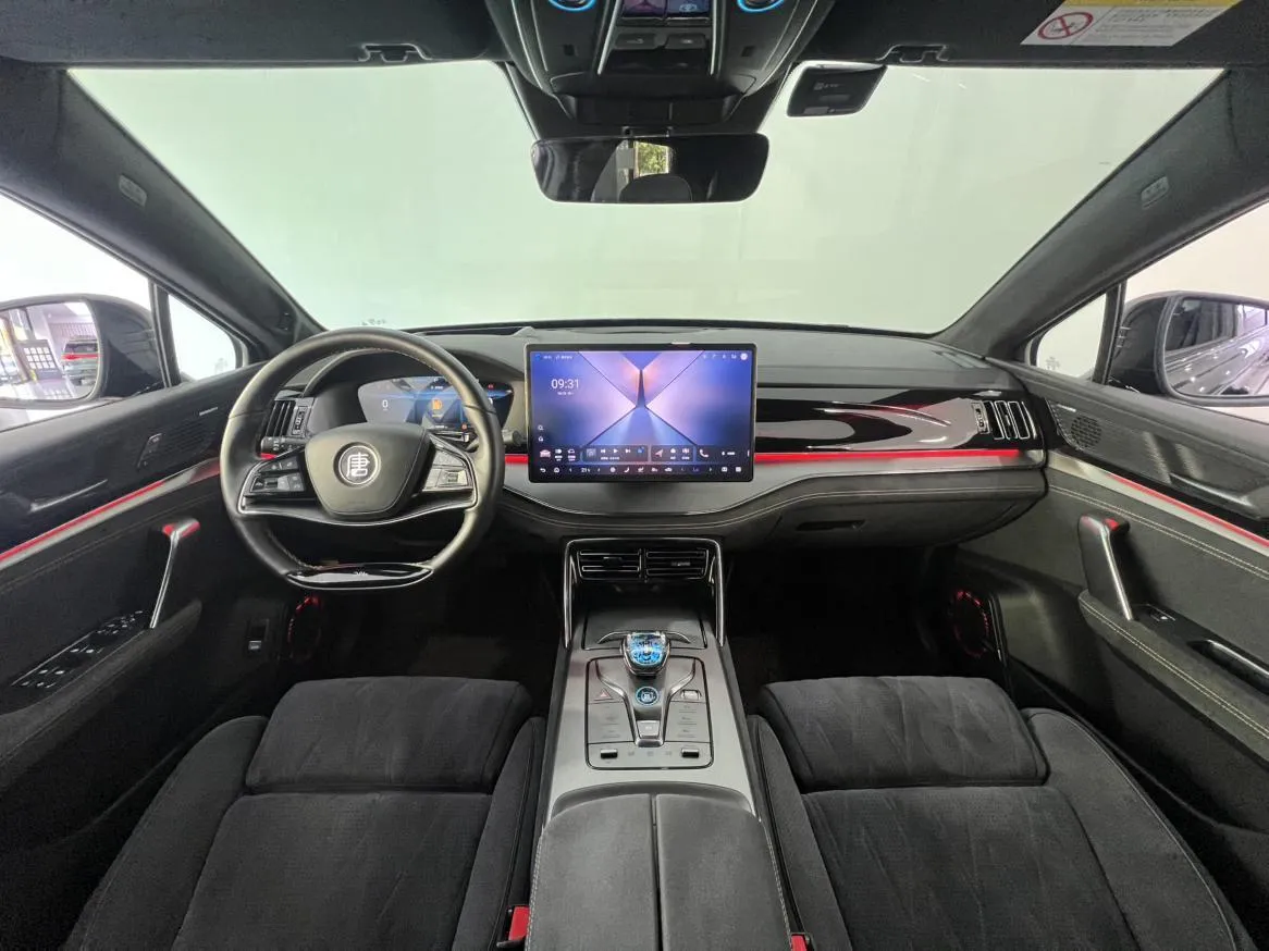 BYD TANG DM 215KM 4WD 2023