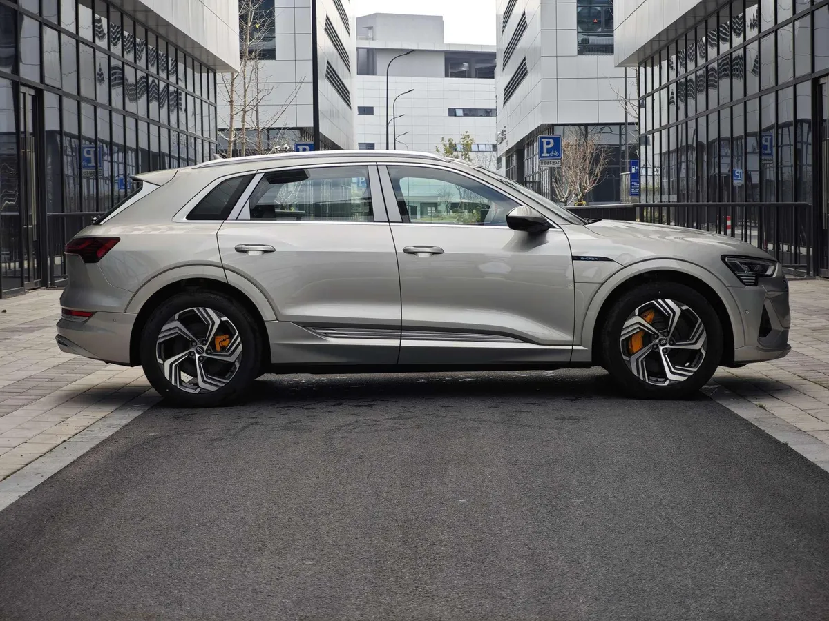 AUDI E-TRON 50 QUATTRO 2025