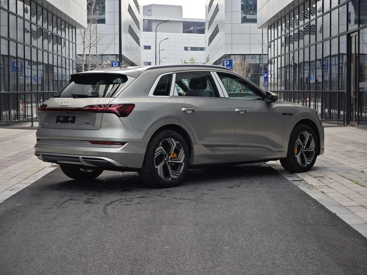 AUDI E-TRON 50 QUATTRO 2025