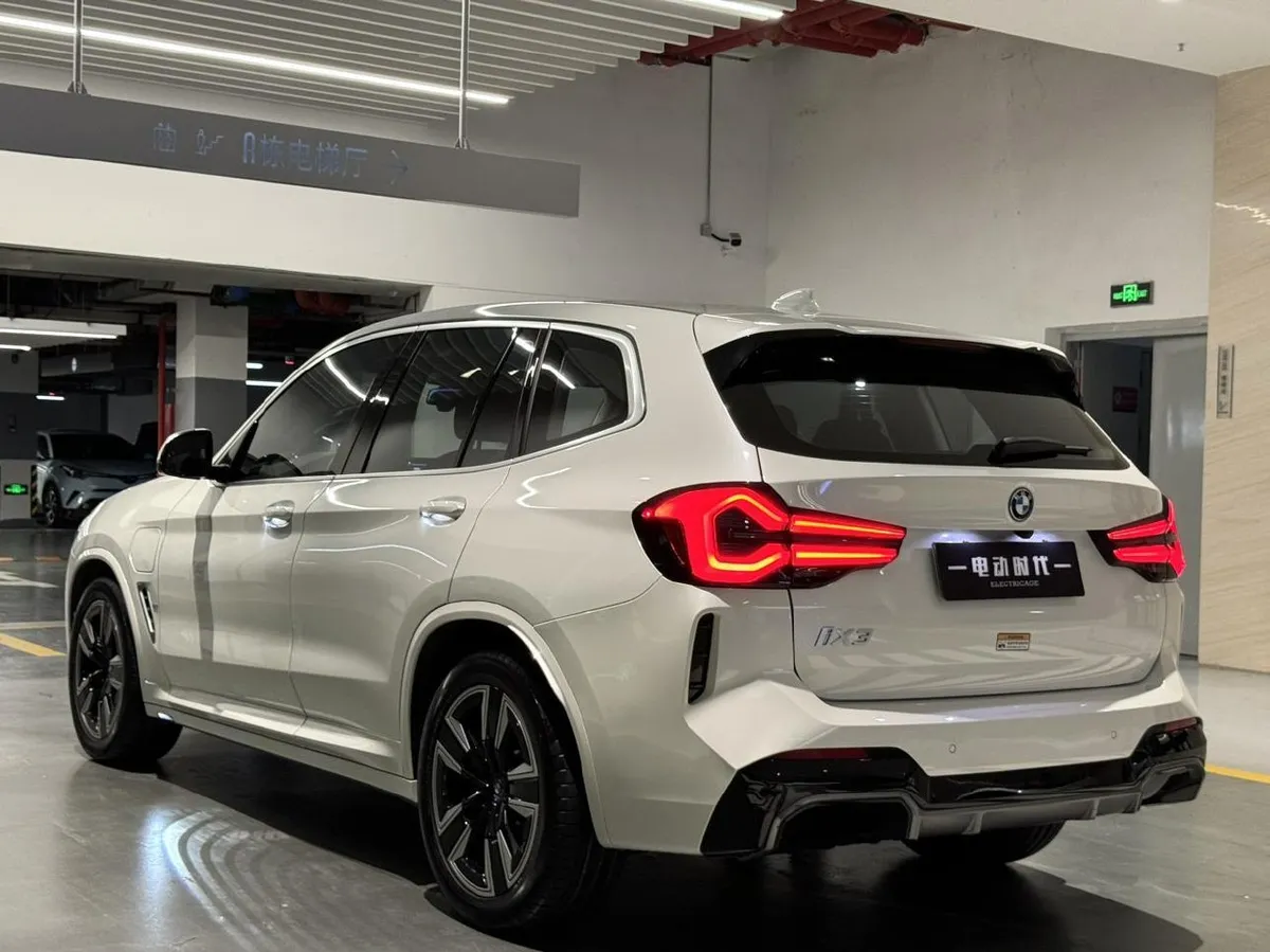 BMW IX3 2024