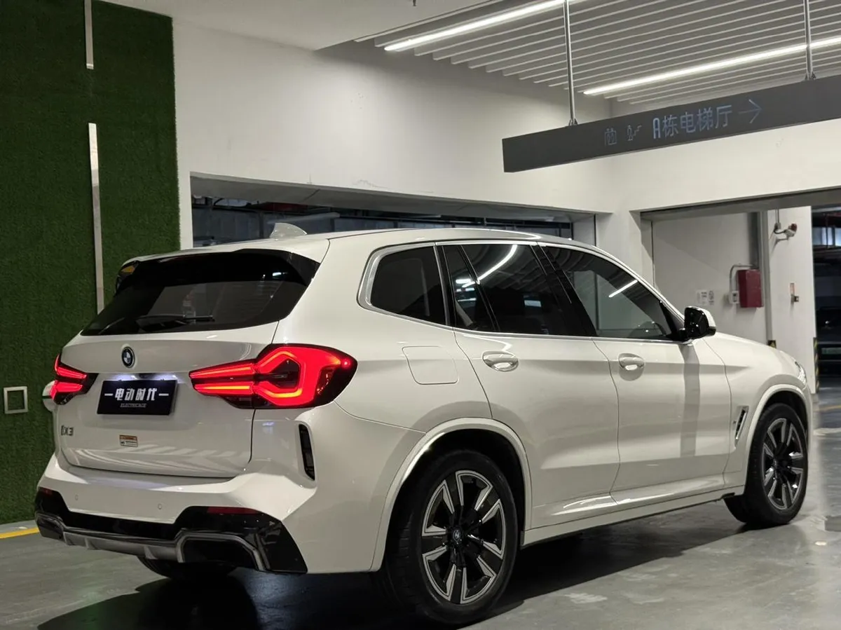 BMW IX3 2024