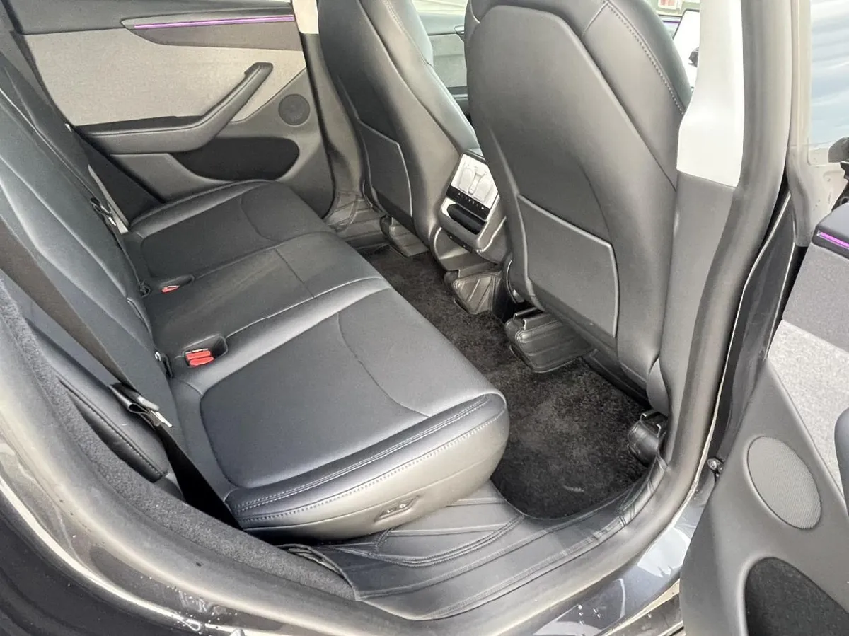 TESLA MODEL Y 2025