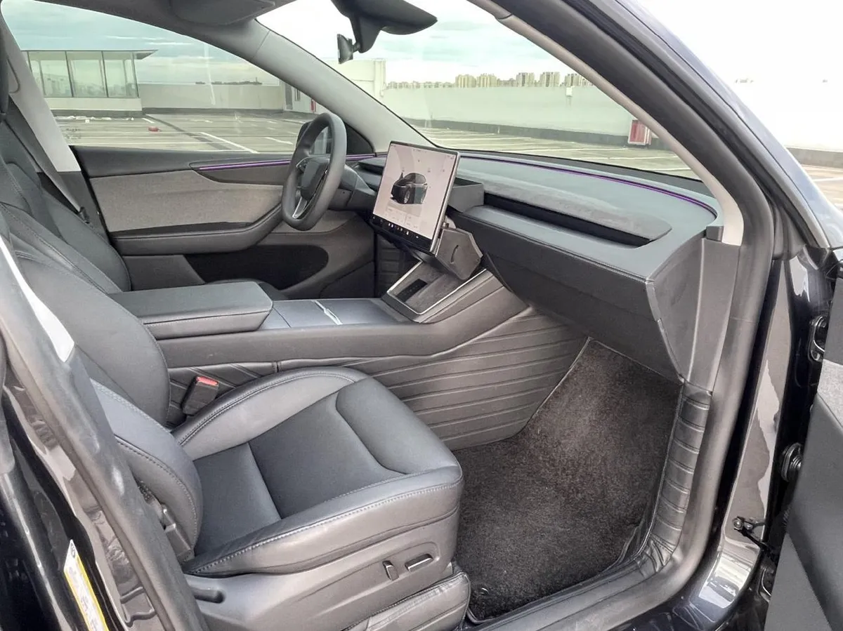 TESLA MODEL Y 2025
