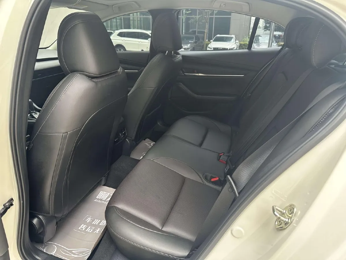 MAZDA 3 AXELA 2 2023
