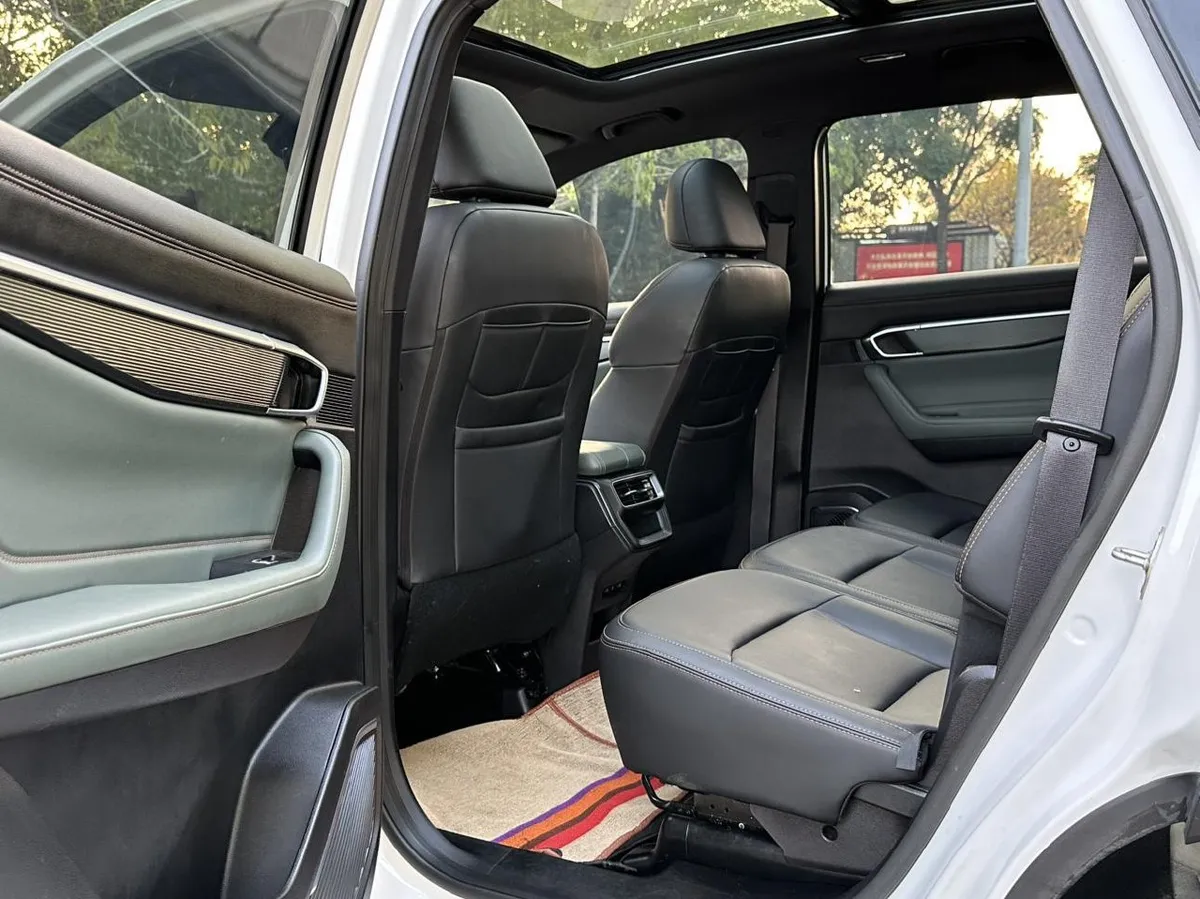 GEELY OKAVANGO PREMIUM 2023
