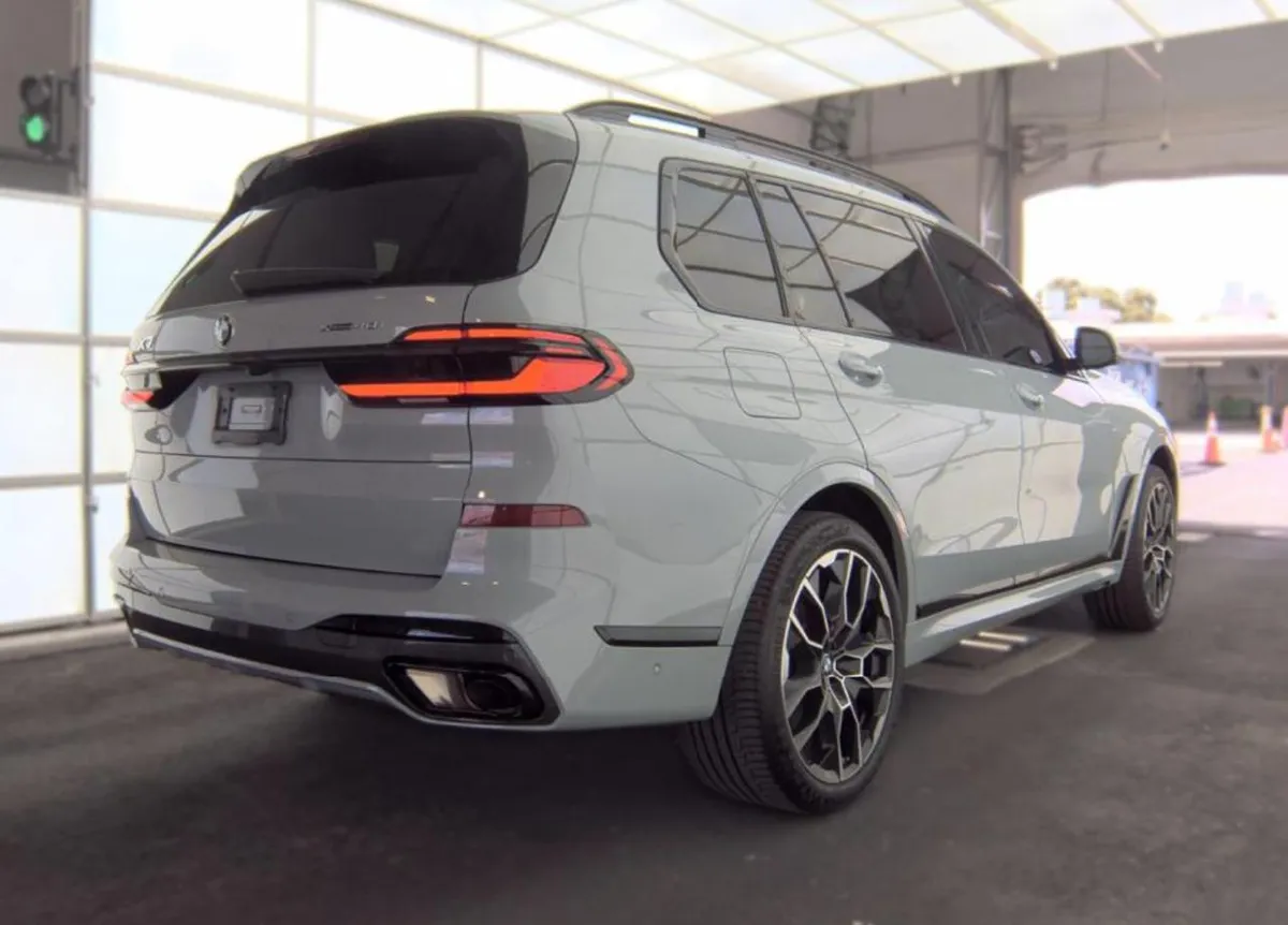 BMW X7 SPORTS ACTIVITY VEHICLE 2024