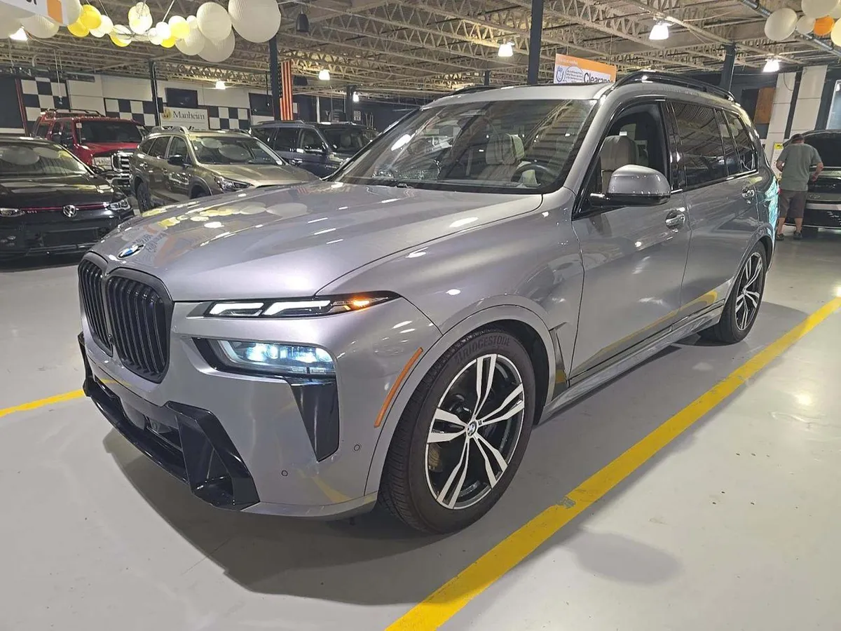 BMW X7 SPORTS ACTIVITY VEHICLE 2023
