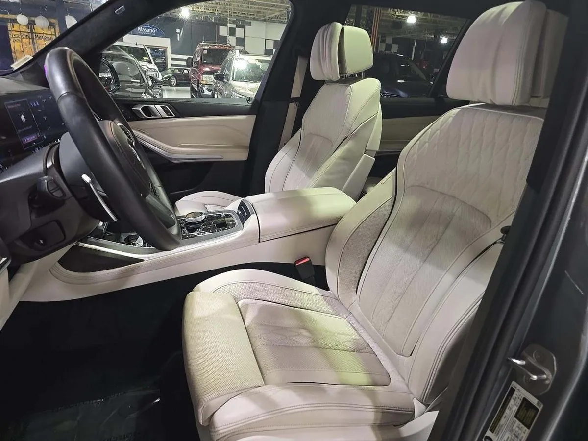BMW X7 SPORTS ACTIVITY VEHICLE 2023