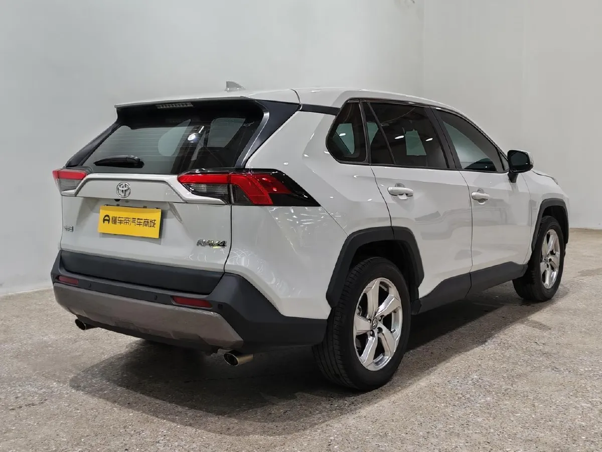 TOYOTA RAV4 2021