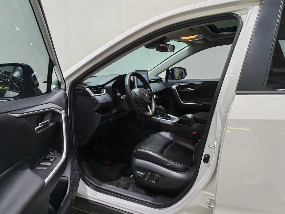 TOYOTA RAV4 2021