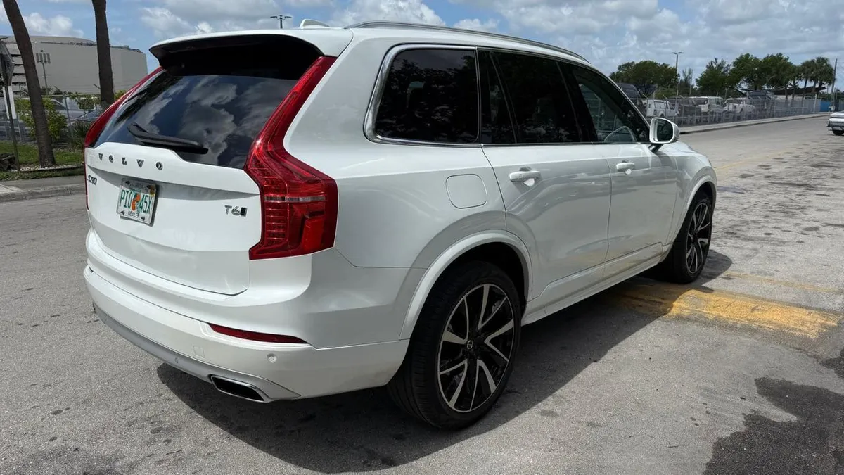 VOLVO XC90 T6 MOMENTUM 7-PASSENGER 2020